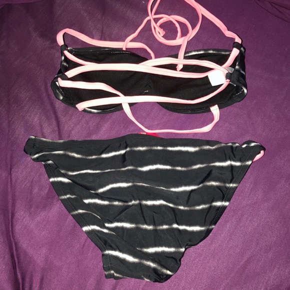 BIKINI - Picture 3 of 4